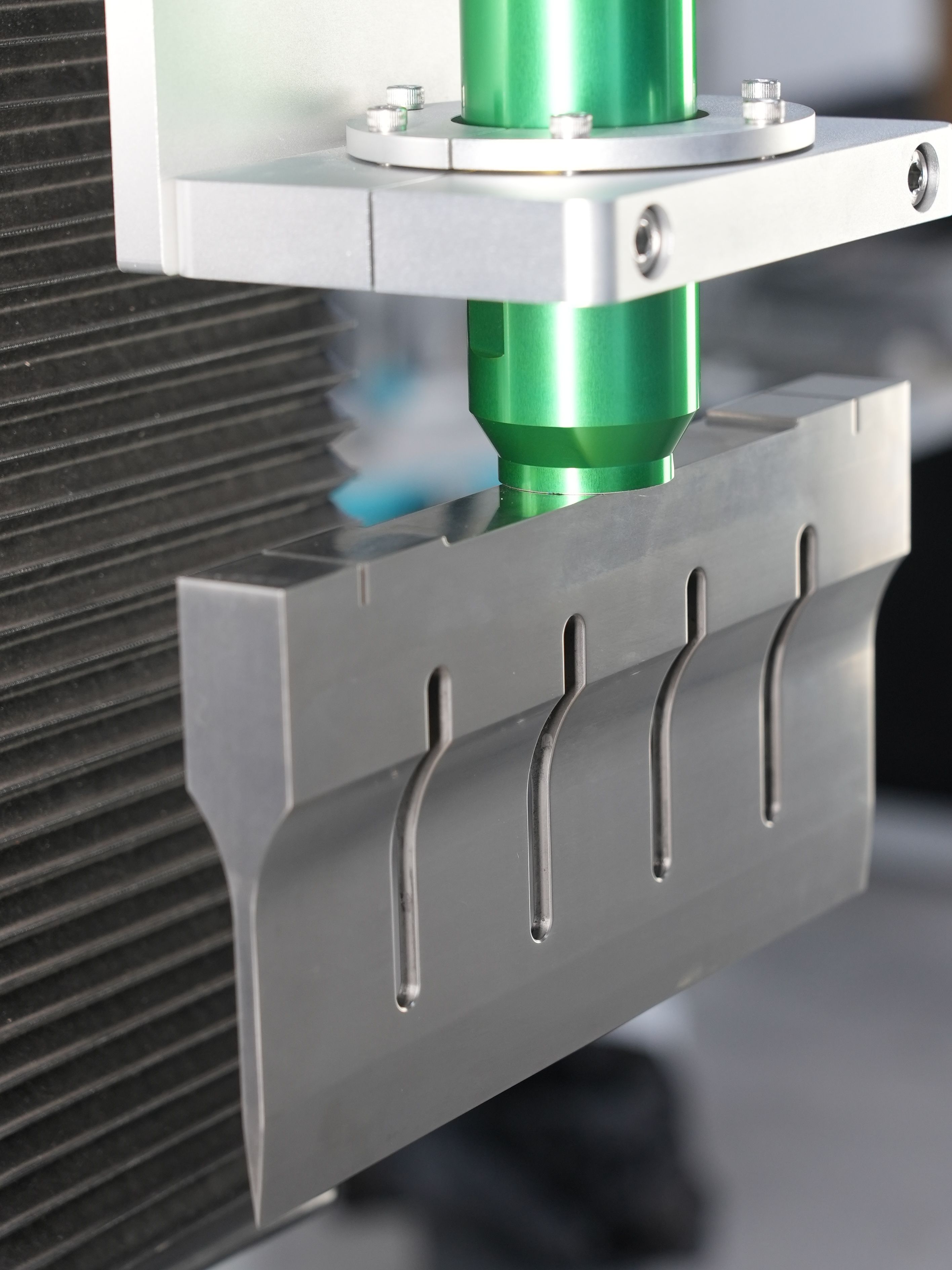 What is the difference between laser cutting and ultrasonic cutting?