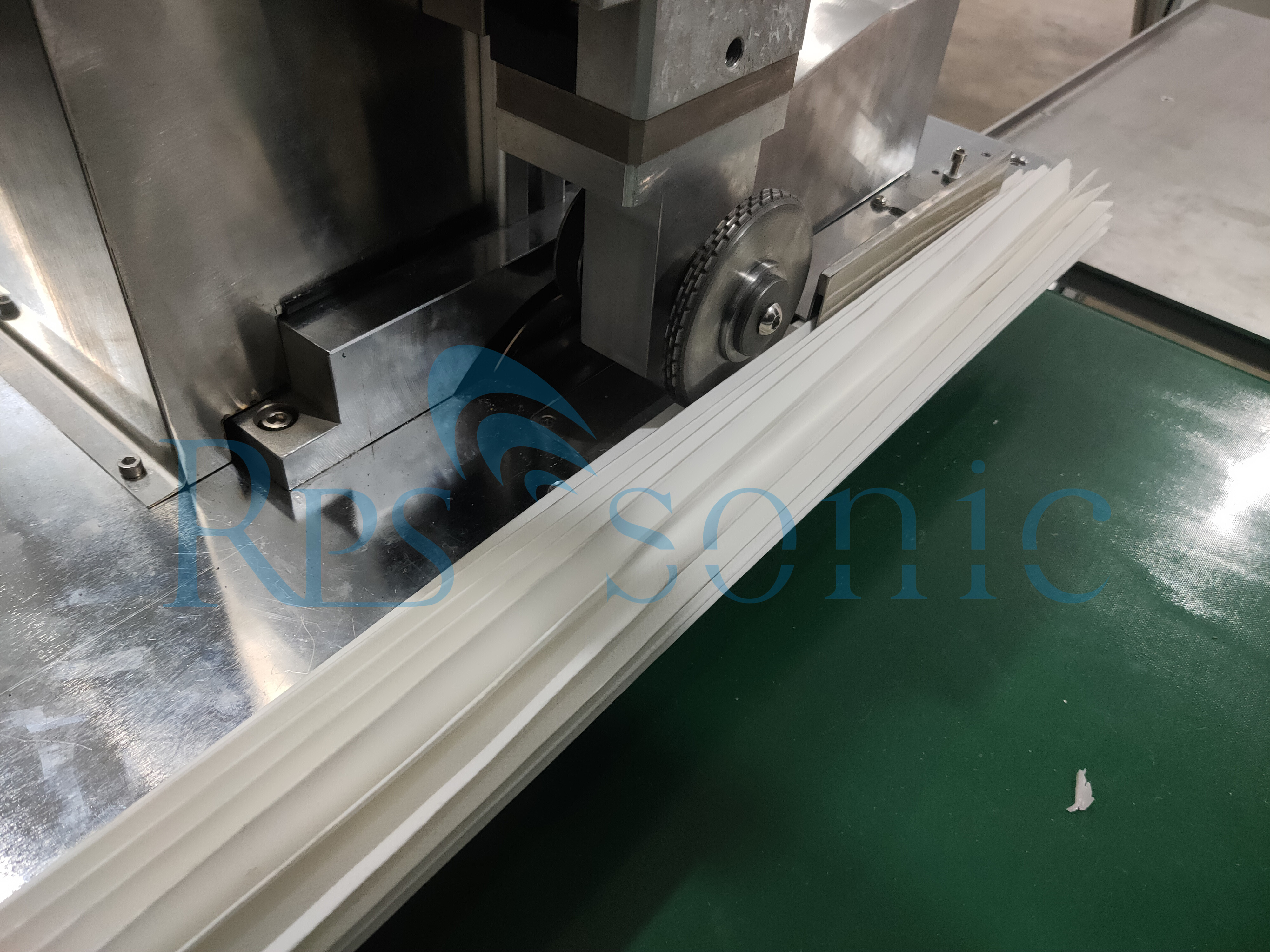 China Gold Supplier for Plastic Welding Machines In China - 2000W Ultrasonic Welding Machine for Filter Welding with Rotary Horn – Powersonic detail pictures