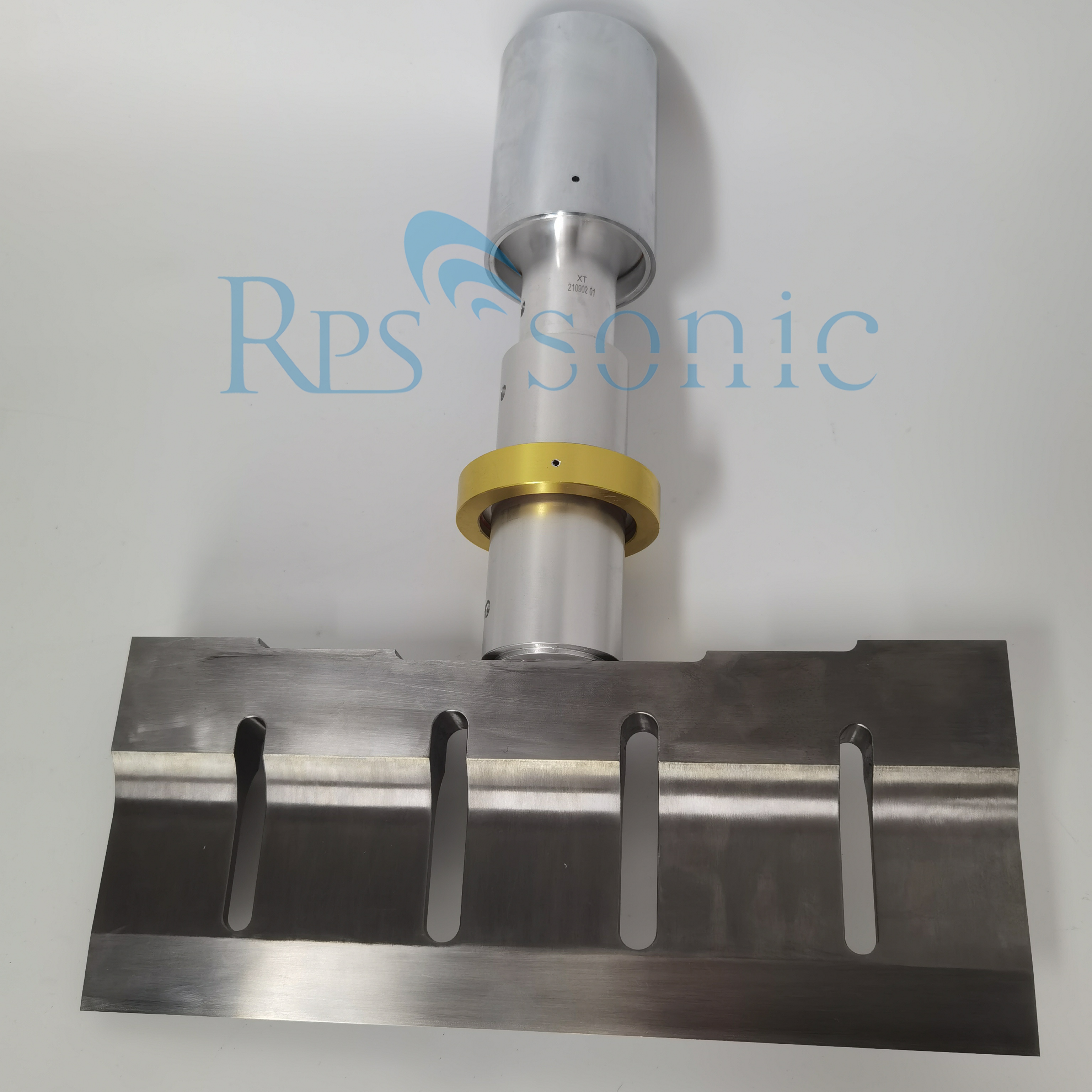 China Ultrasonic Plastic Cutting Machine: Precision and Efficiency